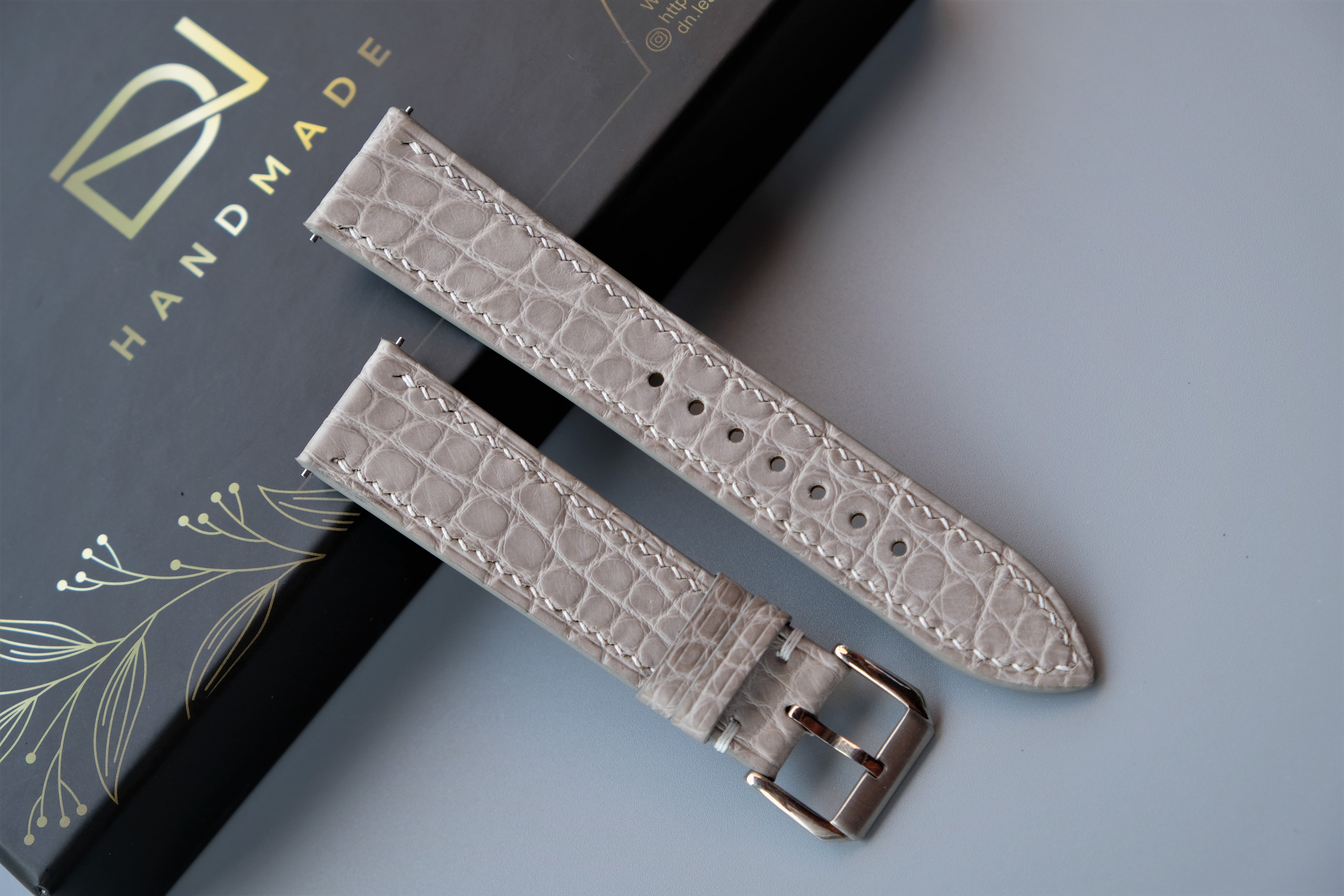 Light Gray Alligator Leather Watch Strap – Custom Sizes 10mm to 26mm