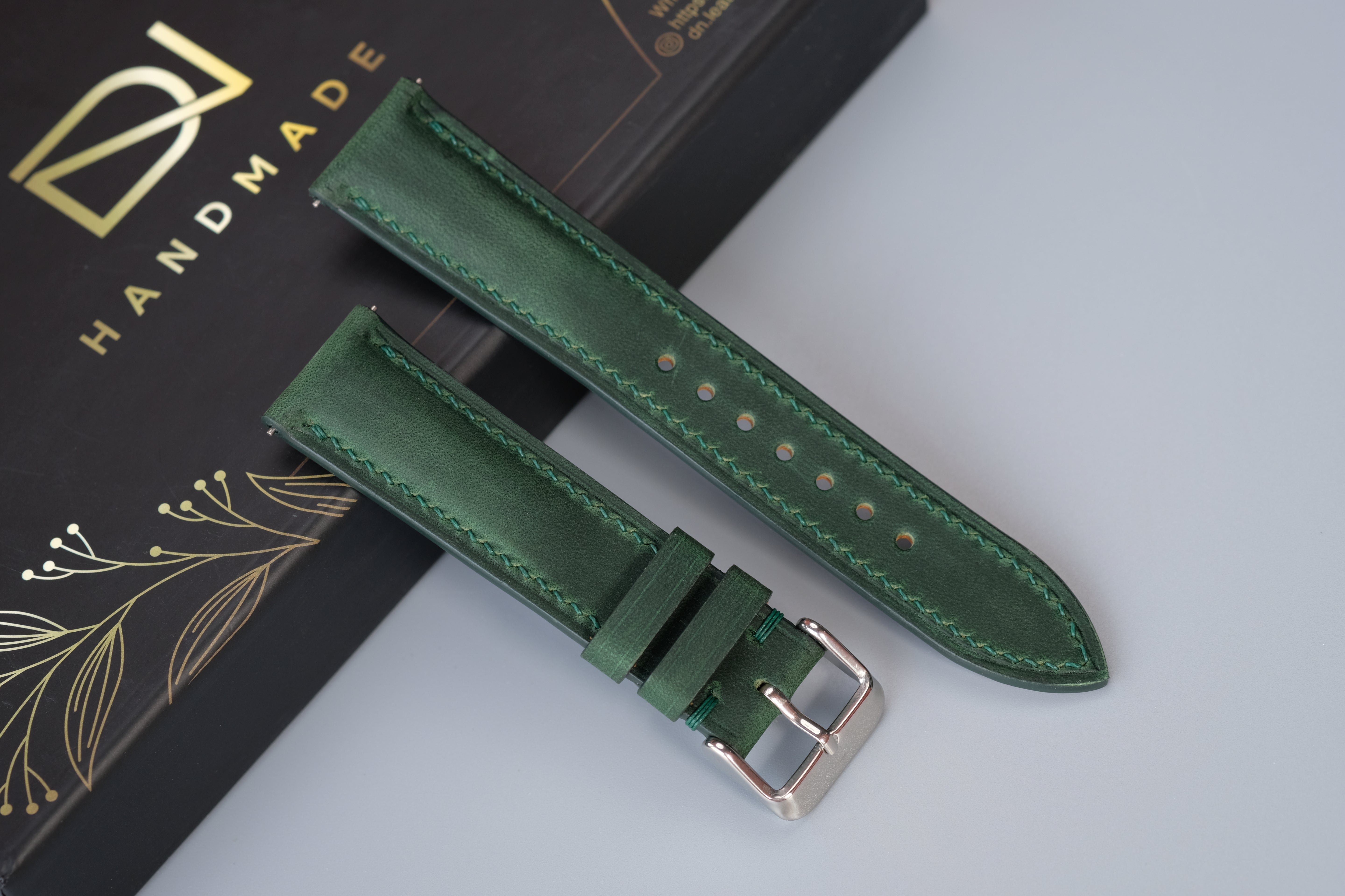 Dark Green Waxed Cowhide Leather Watch Strap – Custom Sizes 16mm to 26mm