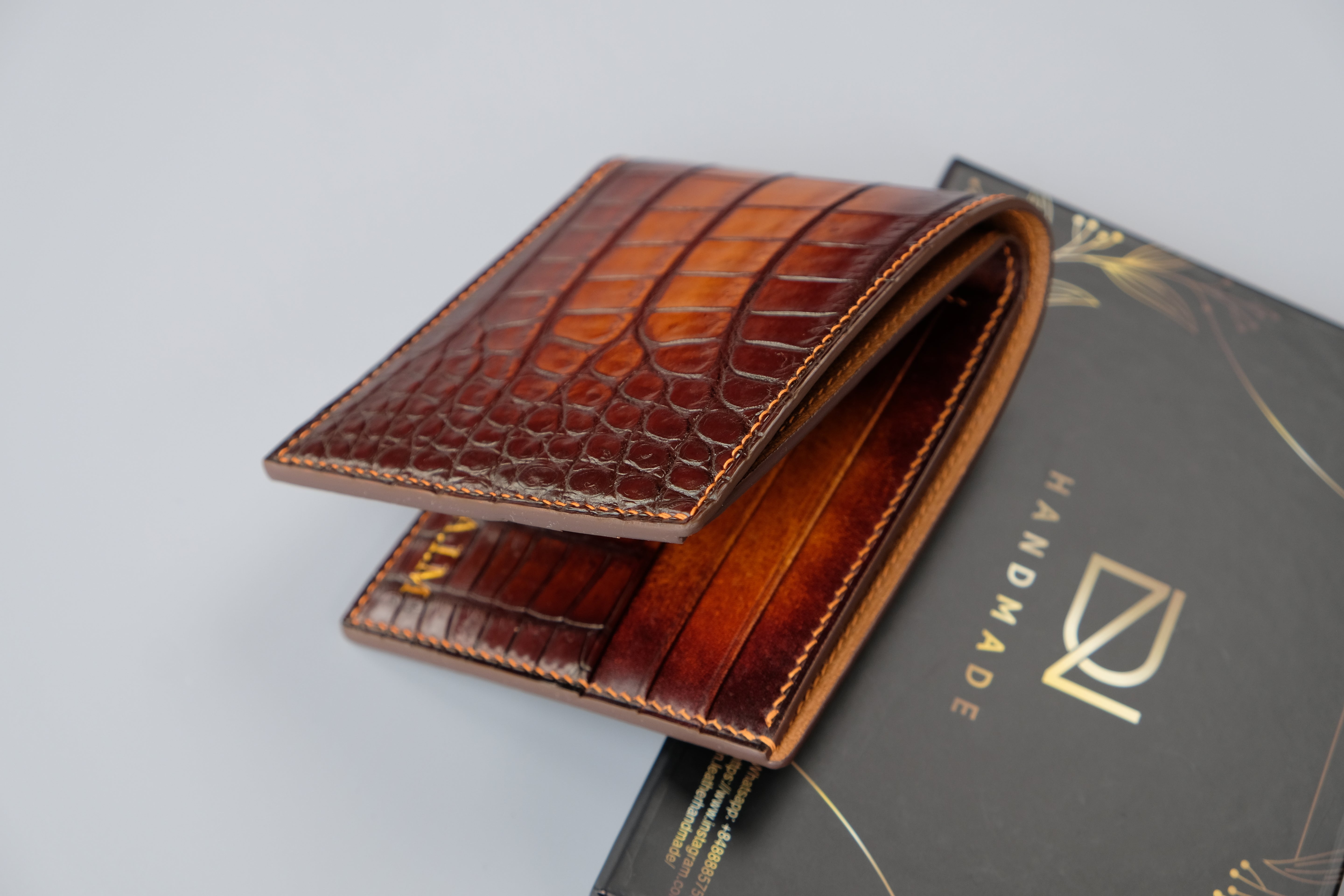 Made-to-Order Alligator Leather Wallet – Handcrafted with Patina Finish