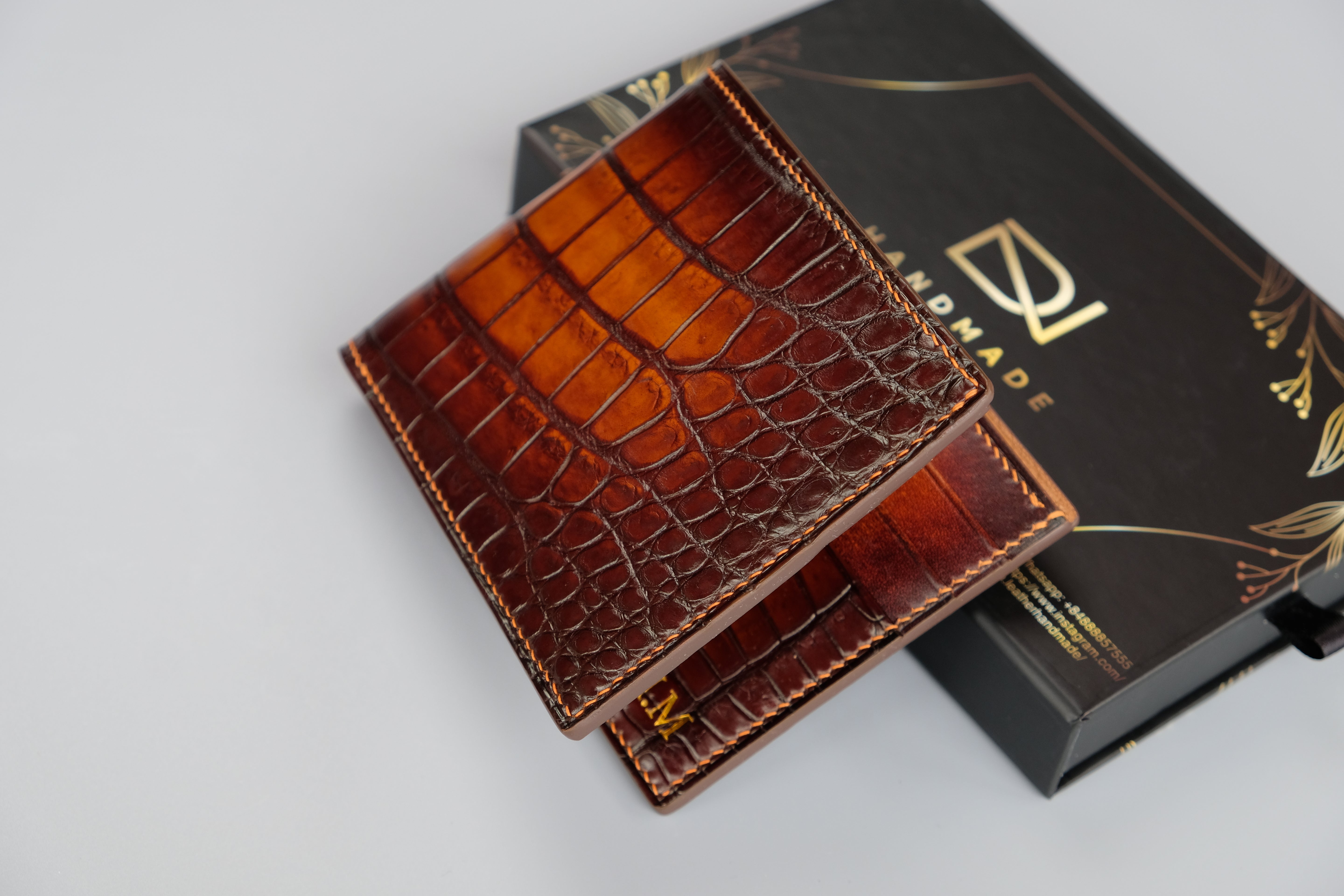Made-to-Order Alligator Leather Wallet – Handcrafted with Patina Finish