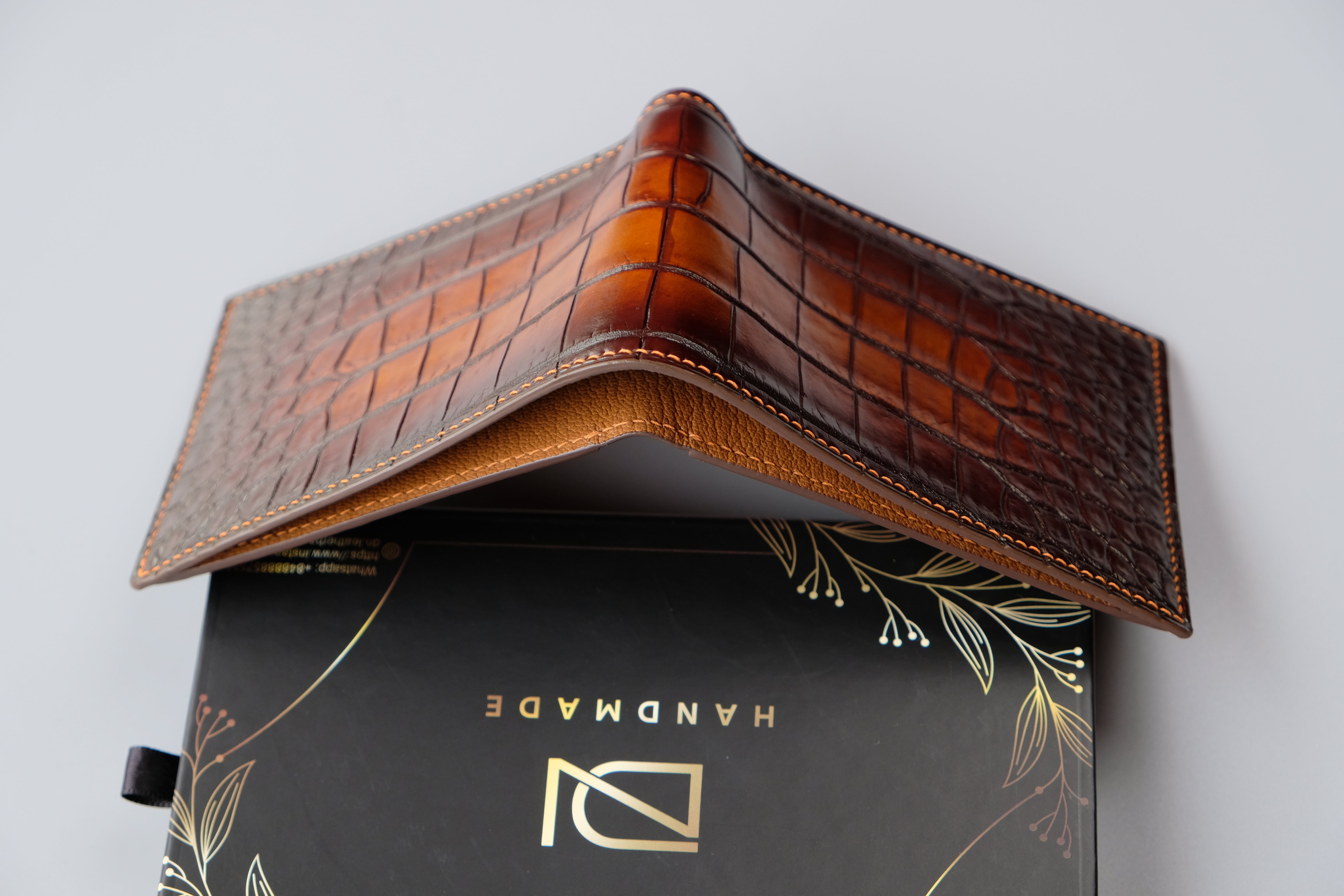 Made-to-Order Alligator Leather Wallet – Handcrafted with Patina Finish